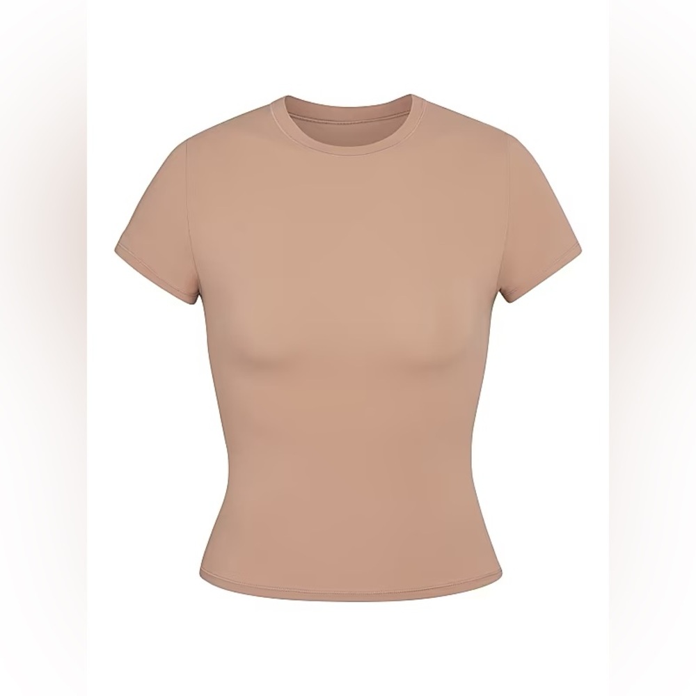 SKIMS Fits Everybody Short-Sleeve T-Shirt - SAND